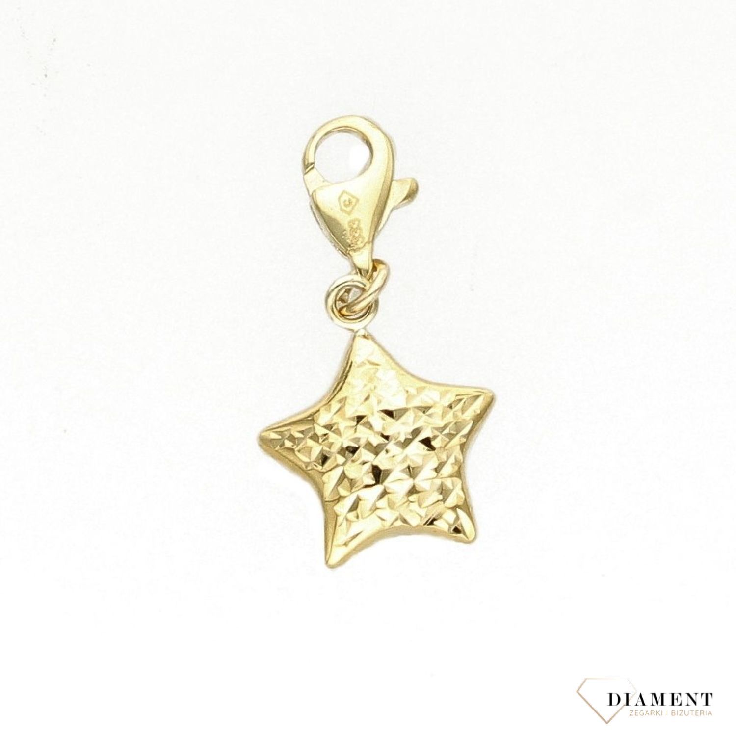 Złota zawieszka charms na bransoletkę 333 grawerowana gwiazdka.jpg